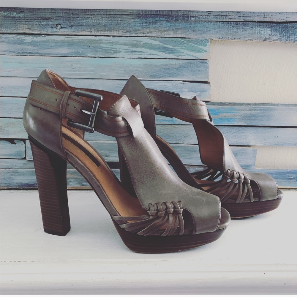 Modern Vintage Santana Shark heels sz: 10